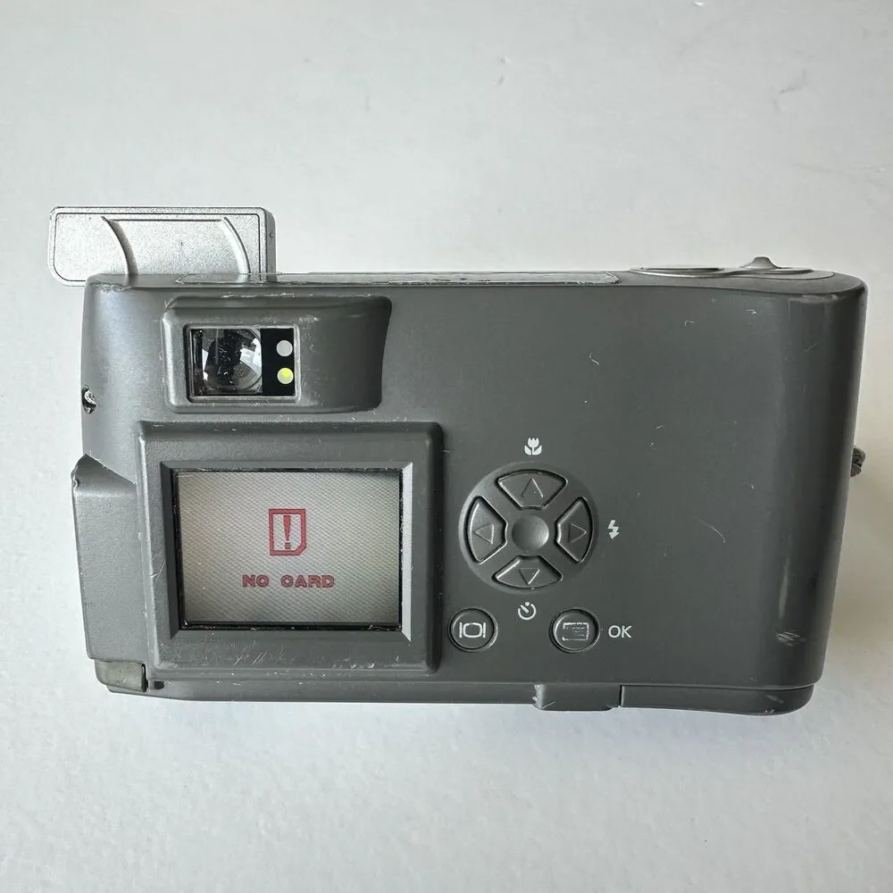 Olympus Camedia D-520 Zoom Digital Camera 2.0 MP Tested Works No Cords/MediaCard